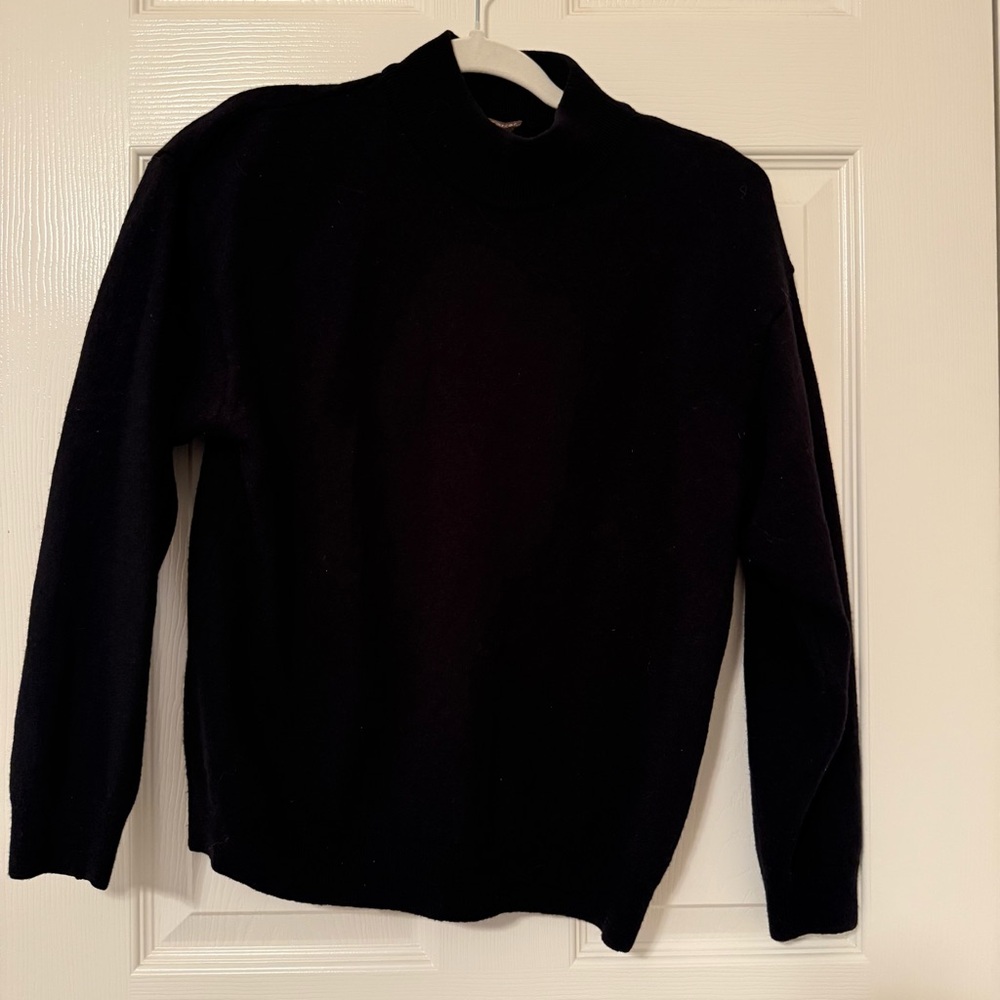 Ferrar wool crew neck Sweater in Black winter office capsule